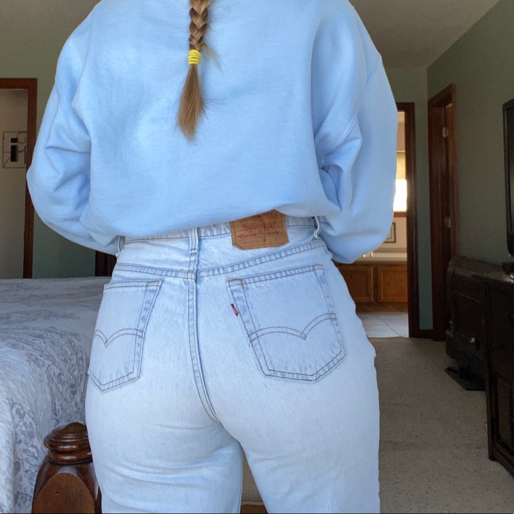 Light-Wash Levi Straight Leg Mom Jeans